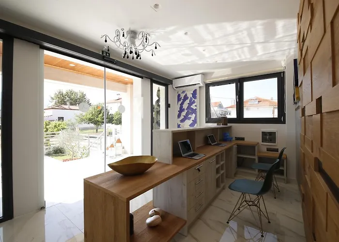 Albatros Daire Vrasná